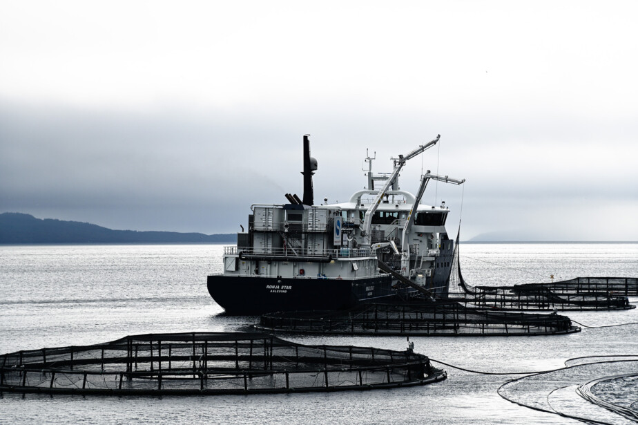 Ronja Star well boat on site at Loch Fyne salmon farm